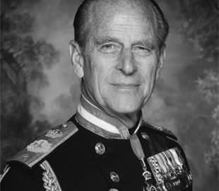 Елизавета II поделилась любимой фотографией с принцем Филиппом