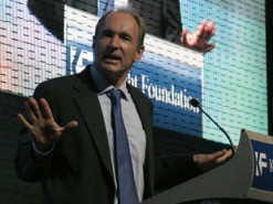 «Отец» Всемирной паутины решил спасти интернет