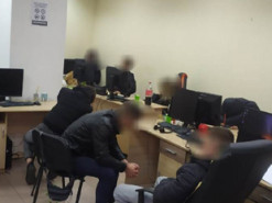 Поліцейські припинили роботу шахрайського call-центру
