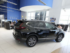 У РФ майже не залишилось преміум авто, а "спрощена" LADA Niva не доїхала до дилерів