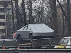 На улицах Киева заметили Tesla Cybertruck, которой еще нет в продаже