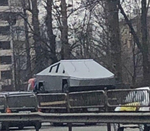 На улицах Киева заметили Tesla Cybertruck, которой еще нет в продаже