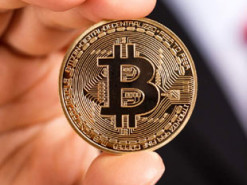 Миллиардер потерял на биткоине целое состояние и продал всю криптовалюту