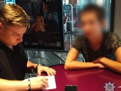 Кина не будет: в кинотеатре полицейские задержали "пирата"