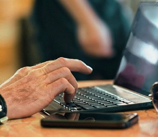 На Николаевщине полицейский может угодить в тюрьму за интимные фото