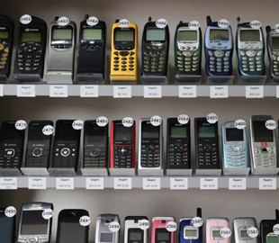 Житель Румунії поставив рекорд Гіннесса за кількістю мобільних телефонів в особистій колекції