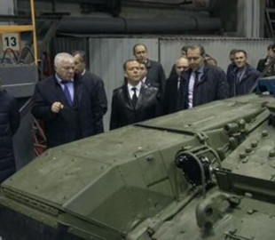 Медведєв переконує, що у Росії зброя не закінчується