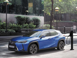 Первый электромобиль Lexus начали продавать в Японии