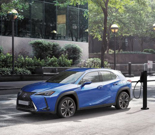 Первый электромобиль Lexus начали продавать в Японии