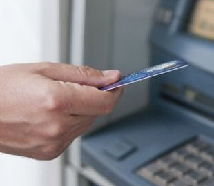 Експрацівника державного банку підозрюють у махінаціях з коштами клієнтів