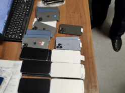 Украинец пытался провезти 37 iPhone под поясом для похудения