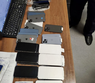 Украинец пытался провезти 37 iPhone под поясом для похудения