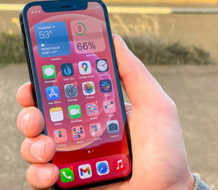 Провал iPhone 12 mini не помешал акциям Apple взлететь до рекордного уровня