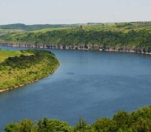 При спробі незаконного перетину українського кордону затримали програміста, що намагався переплисти Дністер і втекти до Молдови