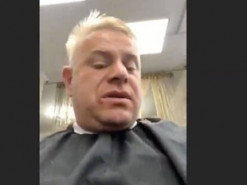 Нардеп М’ялик підключився на засідання комітету Ради з державної влади прямо з перукарні. ФОТО