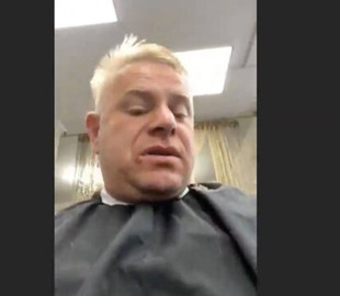 Нардеп М’ялик підключився на засідання комітету Ради з державної влади прямо з перукарні. ФОТО