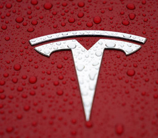 Акции Tesla выросли вдвое за последние 6 месяцев