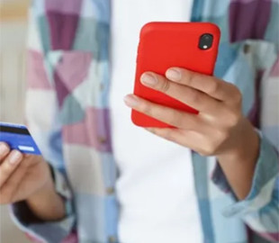 Перед судом постане житель Дніпра, який обікрав на понад півмільйона гривень матір загиблого воїна