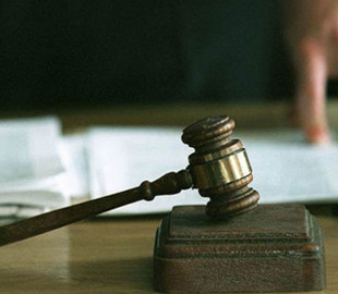 В Чехии суд оштрафовал журналистку на 10000 евро за публикацию фейков о прививках