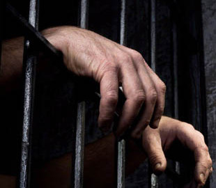 Мужчина получил срок за скачивание программ без лицензии