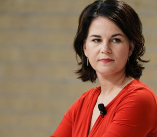 Хакеры взломали почту "зеленых" в Германии. Пострадали аккаунты Бербок и Хабека