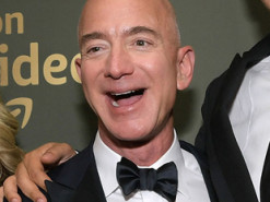 В 2026 году владелец Amazon станет первым в истории планеты триллионером