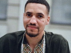 Актор Віктор Стороженко, який захищає країну, вдруге став батьком