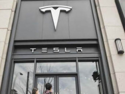 Tesla наращивает давление на китайского конкурента Xpeng, обвиняя его сотрудника в краже секретов