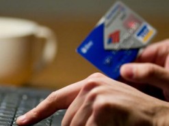 Интернет-мошенники выманили у женщины крупную сумму денег