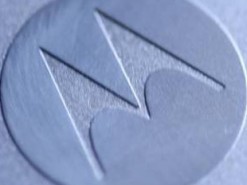 Смартфон Motorola с тройной камерой показали на видео
