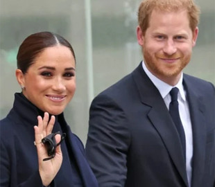 Меган Маркл у шовковій сукні кольору шартрез попозувала з принцом Гаррі на закритій вечірці Netflix