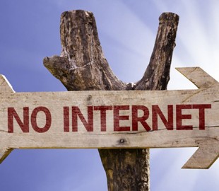 Из-за обрыва кабеля целая страна осталась без интернета