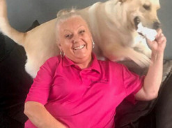 Чрезмерная радость собаки едва не стоила бабушке волос