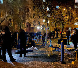 Вибух на дитмайданчику в Рівному: серед постраждалих дитина і патрульний