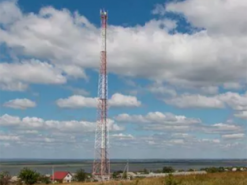 Рада собирается упростить доступ к получению земли под “мобильные вышки”