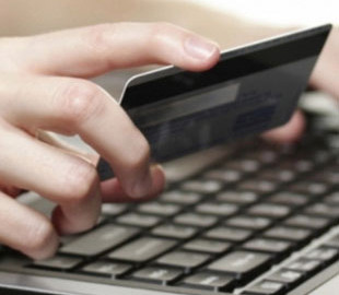 Телефонний шахрай викрав з картки буковинки 235 тисяч гривень