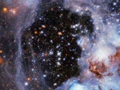 Хаббл сфотографировал странный космический "суперпузырь": ученые не знают, как он образовался