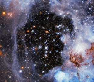 Хаббл сфотографировал странный космический "суперпузырь": ученые не знают, как он образовался