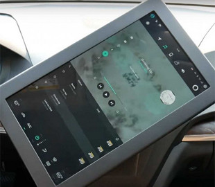 Mitsubishi розробляє обертовий екран медійної системи