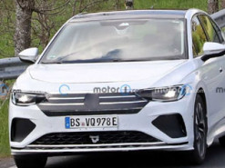 Флагманский электромобиль Volkswagen засняли на дорогах: он придет на смену Passat