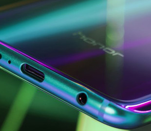 Honor 10 остался в рабочем состоянии после падения с пятого этажа