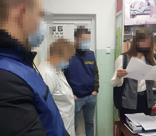 В Житомире мошенник торговал поддельными сертификатами о вакцинации