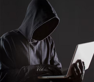 В Україні нова схема шахраїв: аферисти використовують імена відомих лікарів