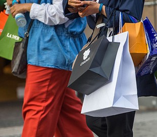 Китаянка попросила перенести операцию ради распродажи