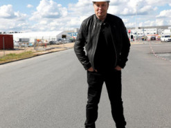 На немецком заводе Tesla разрешили фестиваль, а производство — пока нет