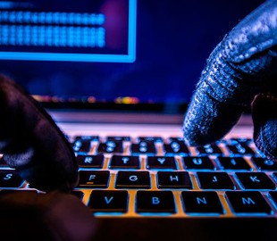 Хакеры взломали более 400 счетов в крупном банке