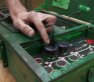 Заряджає одразу 15 телефонів: дніпрянин створив унікальний повербанк