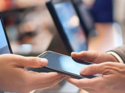 У Рівному аферист замінив у магазині новий телефон на підробку