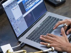 Apple выпустила второй экстренный патч для новых MacBook Pro