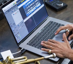 Apple выпустила второй экстренный патч для новых MacBook Pro